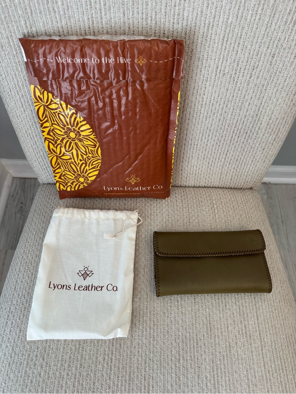 Lyons Leather Co. Olive Leather Card Wallet with Whipstitch Trim